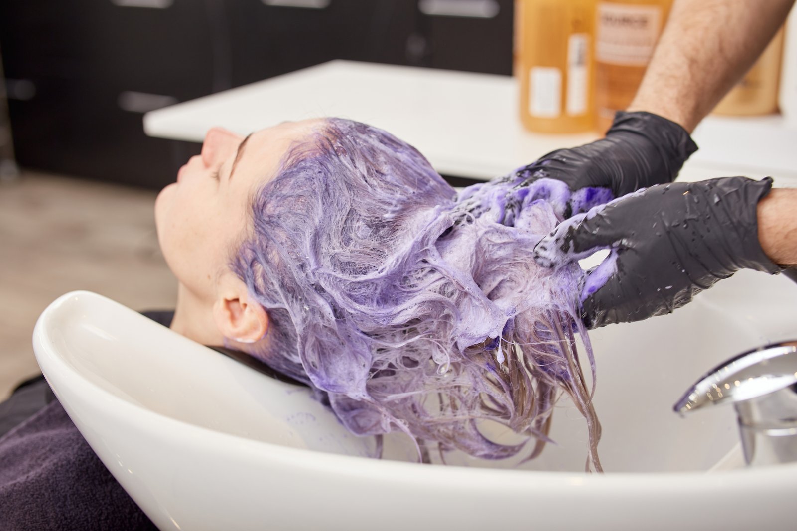 How Long to Wait to Wash Hair After Coloring? Complete Answer