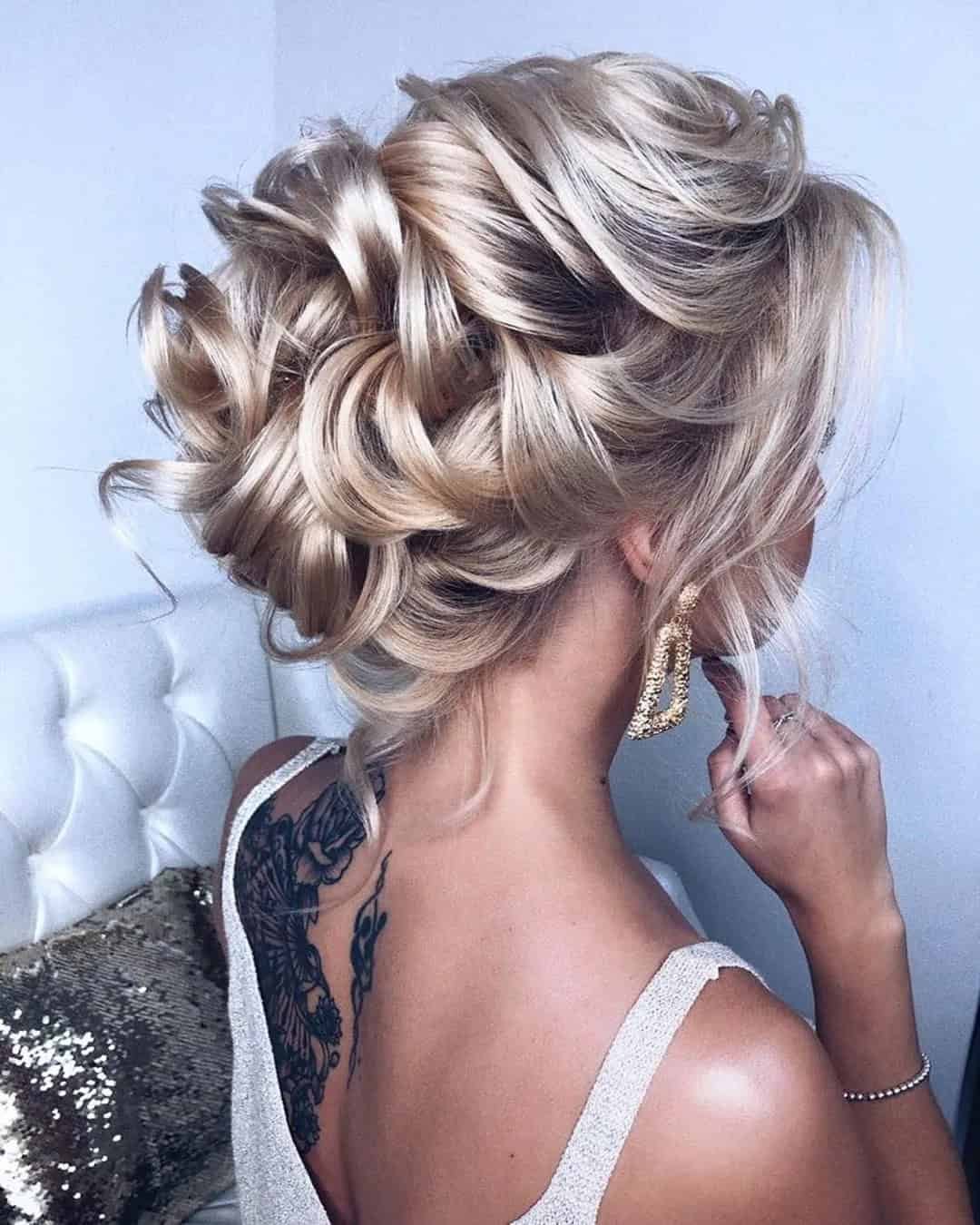 How to Choose a Wedding Hairstyle: Step-by-Step Guide (2026)